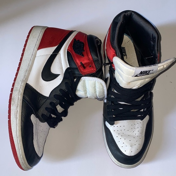Air Jordan 1 Retro High Satin Black Toe - Picture 1 of 12